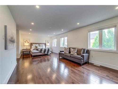 2316 Delnice Drive, Oakville, ON - Indoor Photo Showing Living Room