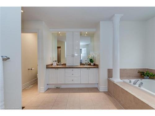 2316 Delnice Drive, Oakville, ON - Indoor Photo Showing Bathroom