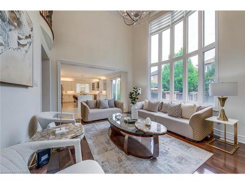 2316 Delnice Drive, Oakville, ON - Indoor Photo Showing Living Room