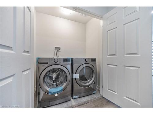 1819 Thames Circle, Milton, ON - Indoor Photo Showing Laundry Room