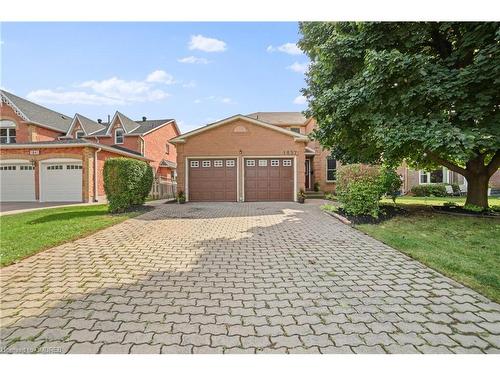 1837 Pilgrims Way, Oakville, ON - Outdoor