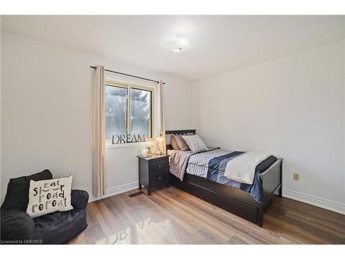 1837 Pilgrims Way, Oakville, ON - Indoor Photo Showing Bedroom