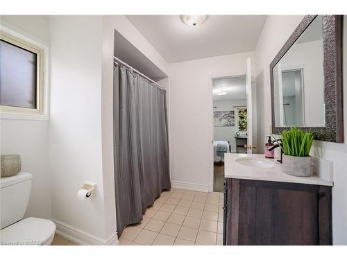 1837 Pilgrims Way, Oakville, ON - Indoor Photo Showing Bathroom