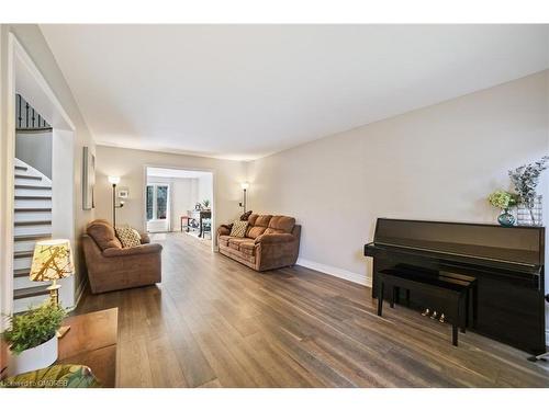 1837 Pilgrims Way, Oakville, ON - Indoor Photo Showing Living Room