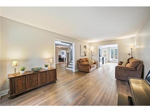 1837 Pilgrims Way, Oakville, ON - Indoor Photo Showing Living Room