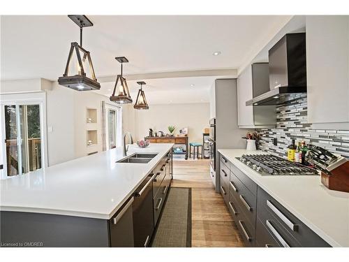 1837 Pilgrims Way, Oakville, ON - Indoor Photo Showing Kitchen With Double Sink With Upgraded Kitchen