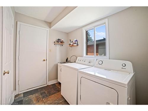 1837 Pilgrims Way, Oakville, ON - Indoor Photo Showing Laundry Room