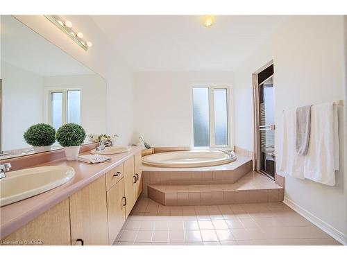 1837 Pilgrims Way, Oakville, ON - Indoor Photo Showing Bathroom