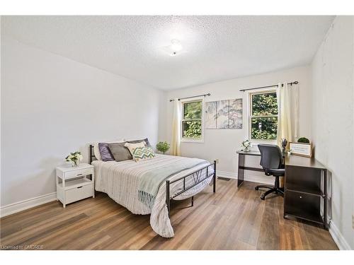 1837 Pilgrims Way, Oakville, ON - Indoor Photo Showing Bedroom