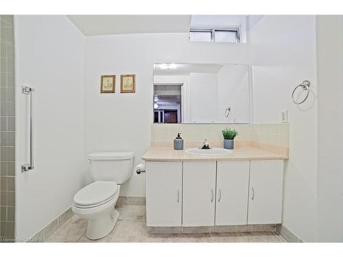 1837 Pilgrims Way, Oakville, ON - Indoor Photo Showing Bathroom