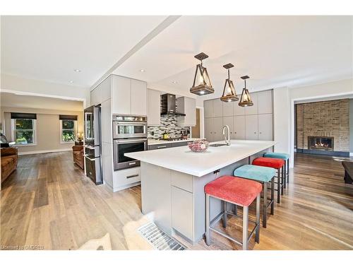 1837 Pilgrims Way, Oakville, ON - Indoor Photo Showing Kitchen With Upgraded Kitchen