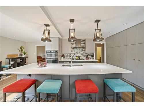 1837 Pilgrims Way, Oakville, ON - Indoor Photo Showing Kitchen With Upgraded Kitchen