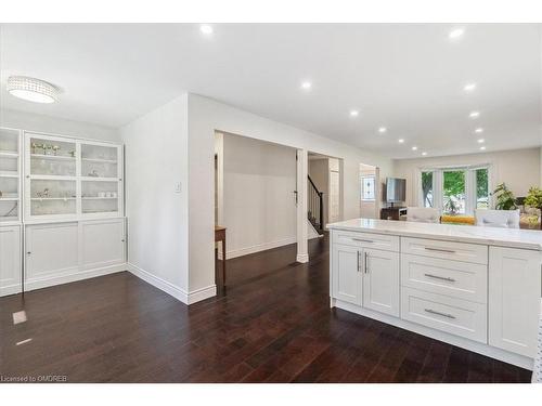 5042 Brady Avenue, Burlington, ON - Indoor Photo Showing Kitchen