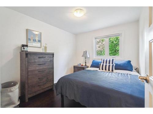 5042 Brady Avenue, Burlington, ON - Indoor Photo Showing Bedroom