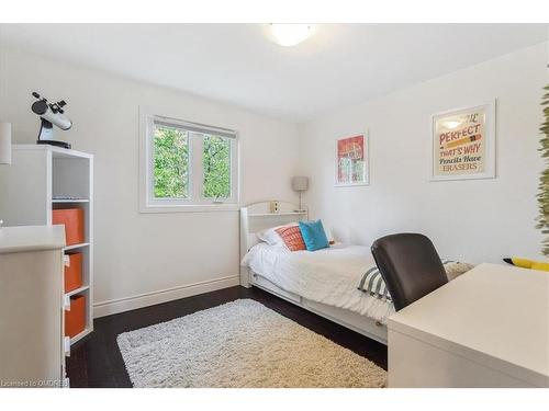 5042 Brady Avenue, Burlington, ON - Indoor Photo Showing Bedroom