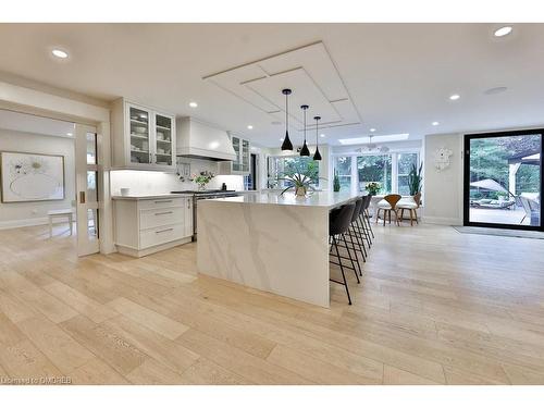 200 Chartwell Road, Oakville, ON - Indoor Photo Showing Kitchen With Upgraded Kitchen