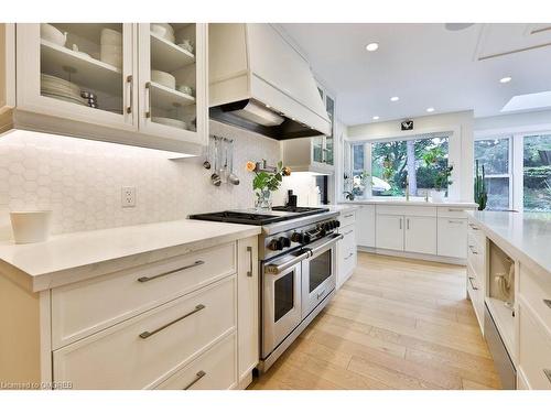 200 Chartwell Road, Oakville, ON - Indoor Photo Showing Kitchen With Upgraded Kitchen