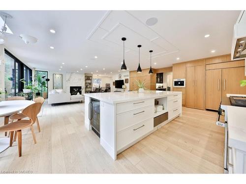 200 Chartwell Road, Oakville, ON - Indoor Photo Showing Kitchen With Upgraded Kitchen