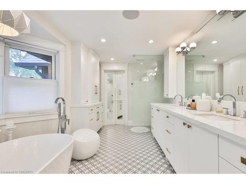 200 Chartwell Road, Oakville, ON - Indoor Photo Showing Bathroom