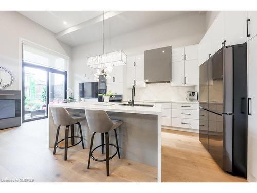 105 Tenth Street, Toronto, ON - Indoor Photo Showing Kitchen With Upgraded Kitchen