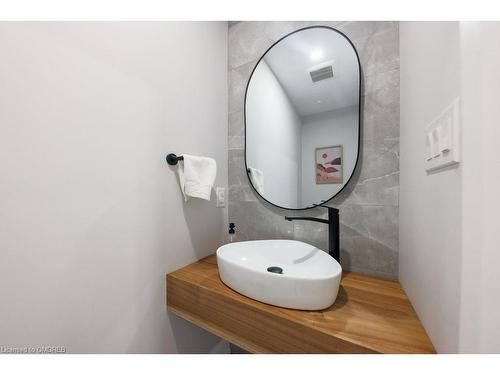 105 Tenth Street, Toronto, ON - Indoor Photo Showing Bathroom