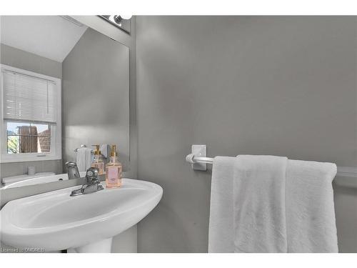 101 Gosling Gardens, Guelph, ON - Indoor Photo Showing Bathroom