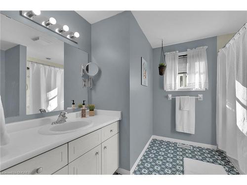 101 Gosling Gardens, Guelph, ON - Indoor Photo Showing Bathroom