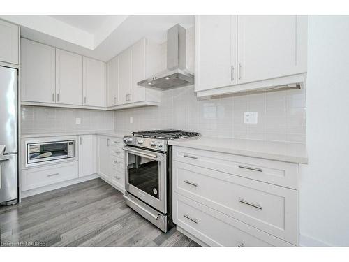 1-2273 Turnberry Road, Burlington, ON - Indoor Photo Showing Kitchen With Upgraded Kitchen