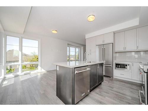 1-2273 Turnberry Road, Burlington, ON - Indoor Photo Showing Kitchen With Upgraded Kitchen