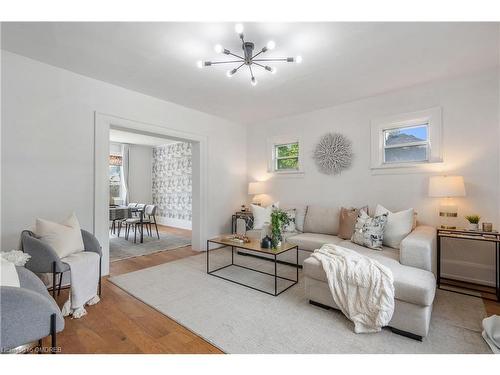 111 Harmony Road S, Oshawa, ON - Indoor Photo Showing Living Room