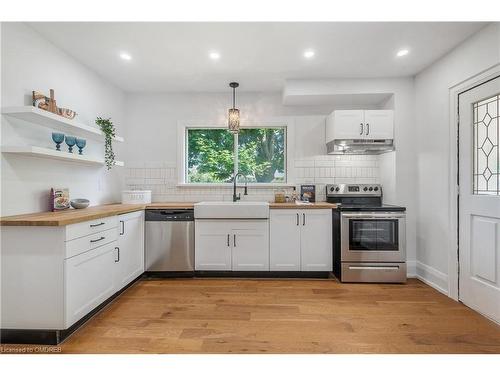 111 Harmony Road S, Oshawa, ON - Indoor Photo Showing Kitchen With Upgraded Kitchen