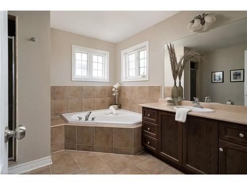 2223 Whistling Springs Crescent, Oakville, ON - Indoor Photo Showing Bathroom