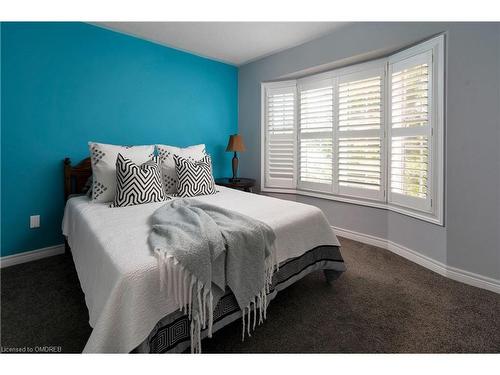 2223 Whistling Springs Crescent, Oakville, ON - Indoor Photo Showing Bedroom