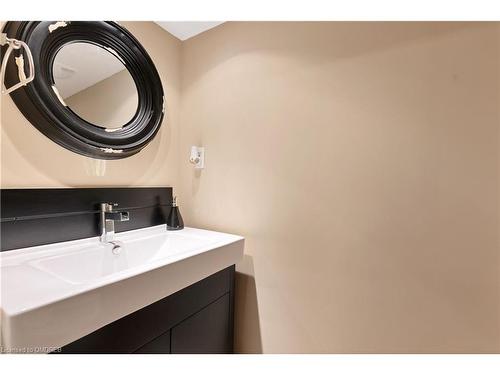 2223 Whistling Springs Crescent, Oakville, ON - Indoor Photo Showing Bathroom