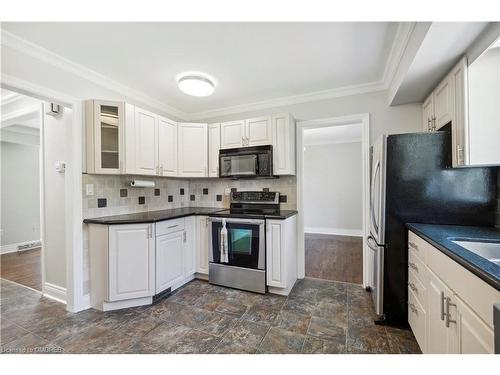 38 Ameer Drive, St. Catharines, ON - Indoor Photo Showing Kitchen