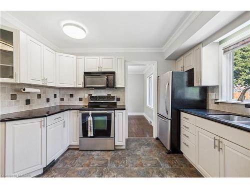 38 Ameer Drive, St. Catharines, ON - Indoor Photo Showing Kitchen