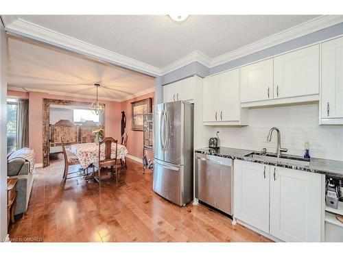 211-500 Green Road, Stoney Creek, ON - Indoor Photo Showing Kitchen