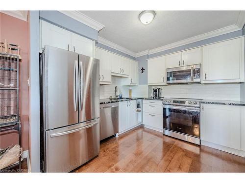 211-500 Green Road, Stoney Creek, ON - Indoor Photo Showing Kitchen