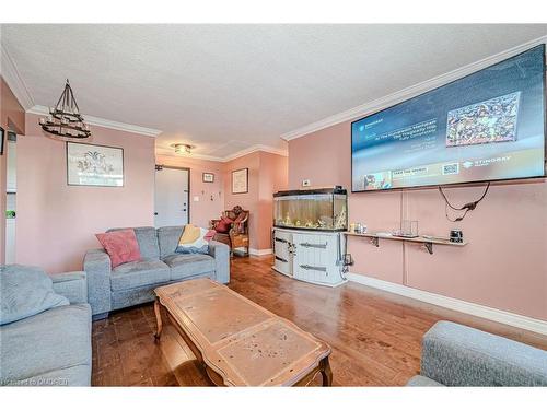 211-500 Green Road, Stoney Creek, ON - Indoor Photo Showing Living Room