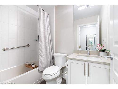 313-128 Garden Drive, Oakville, ON - Indoor Photo Showing Bathroom