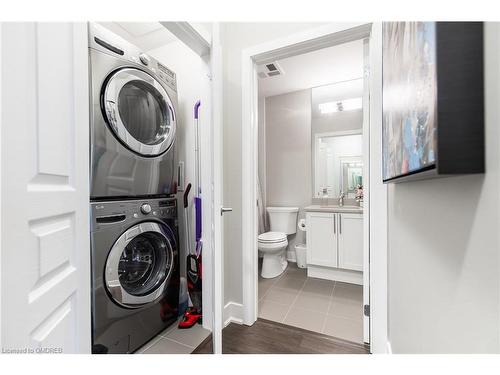 313-128 Garden Drive, Oakville, ON - Indoor Photo Showing Laundry Room