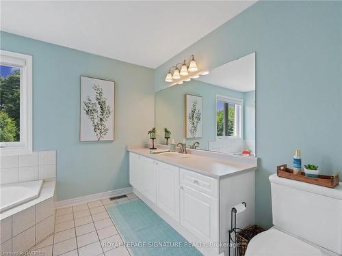 10 Forest Ridge Crescent, Limehouse, ON - Indoor Photo Showing Bathroom