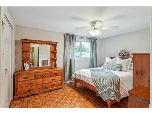 534 Forestwood Crescent, Burlington, ON - Indoor Photo Showing Bedroom