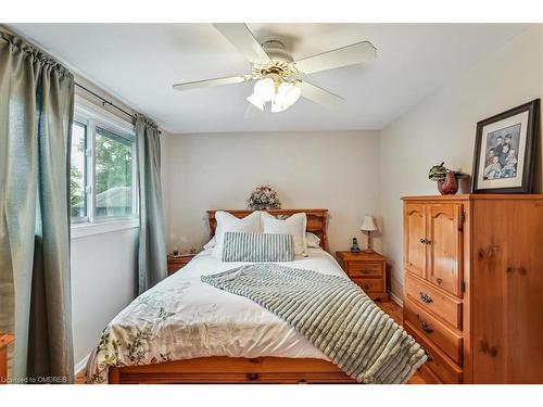 534 Forestwood Crescent, Burlington, ON - Indoor Photo Showing Bedroom