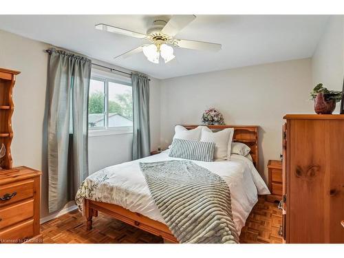 534 Forestwood Crescent, Burlington, ON - Indoor Photo Showing Bedroom