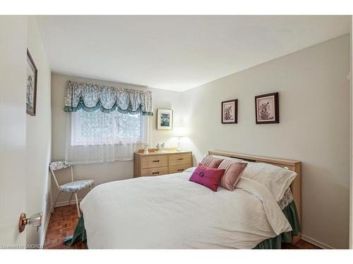 534 Forestwood Crescent, Burlington, ON - Indoor Photo Showing Bedroom