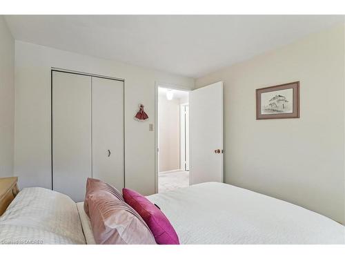 534 Forestwood Crescent, Burlington, ON - Indoor Photo Showing Bedroom