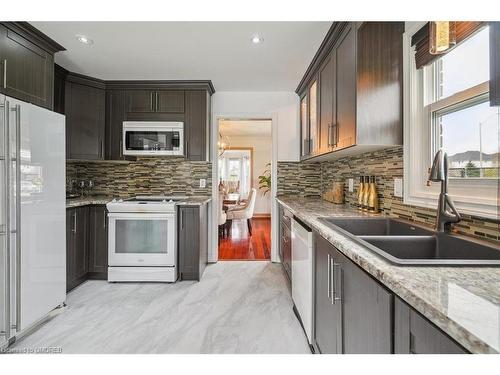 2227 Headon Road, Burlington, ON - Indoor Photo Showing Kitchen With Double Sink With Upgraded Kitchen