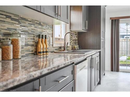 2227 Headon Road, Burlington, ON - Indoor Photo Showing Kitchen