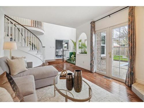 2227 Headon Road, Burlington, ON - Indoor Photo Showing Living Room